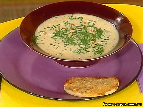 Суп из цветной капусты с чесноком и сыром